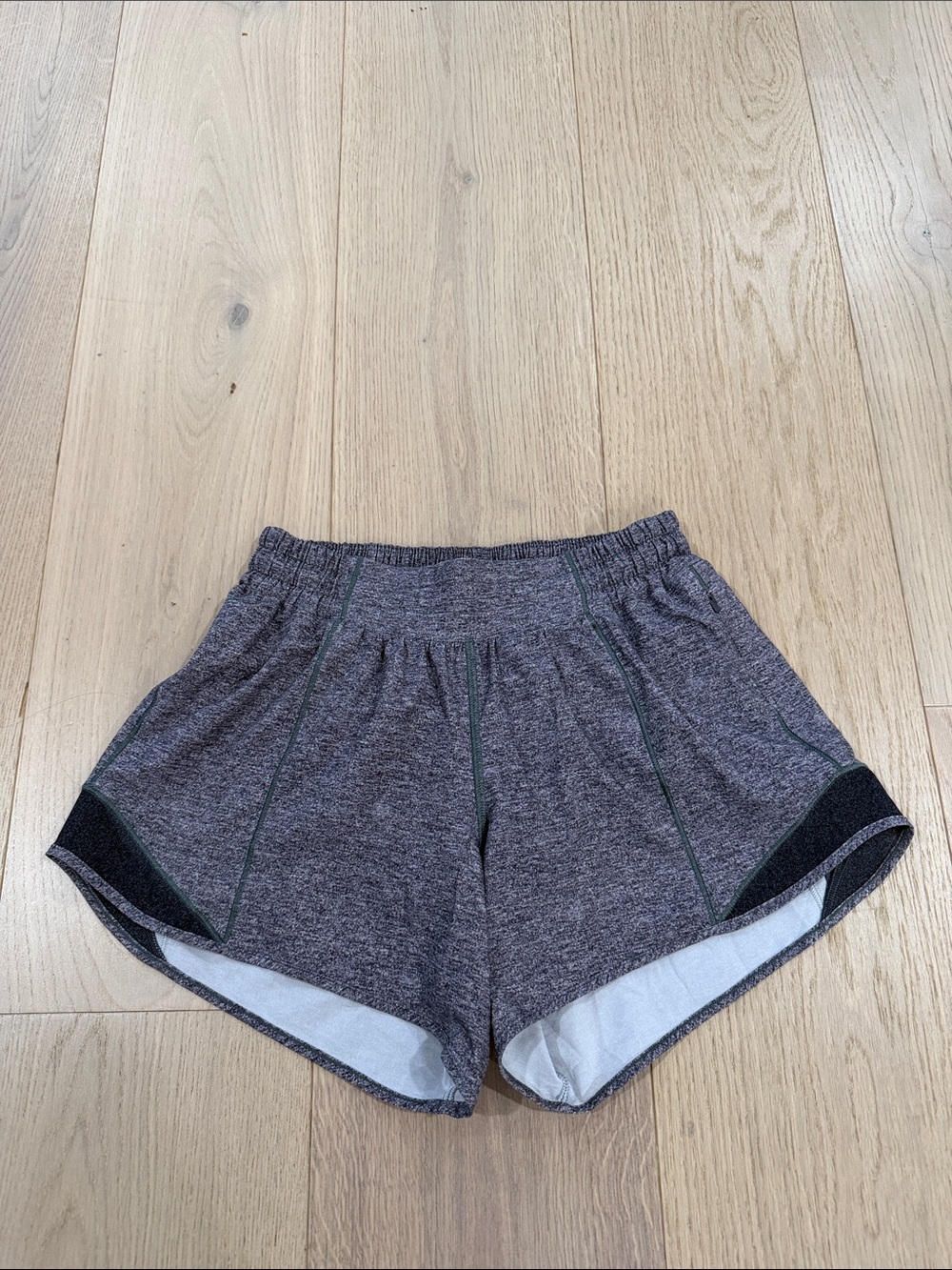 Lululemon Women’s Heather Gray Athletic Shorts Size 4 With 4” Inseam